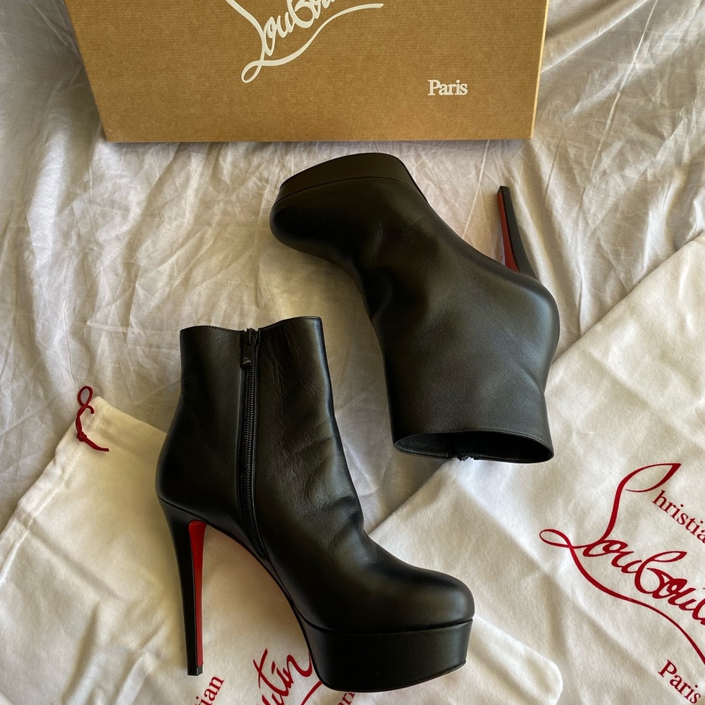 AUTH Christian Louboutin's